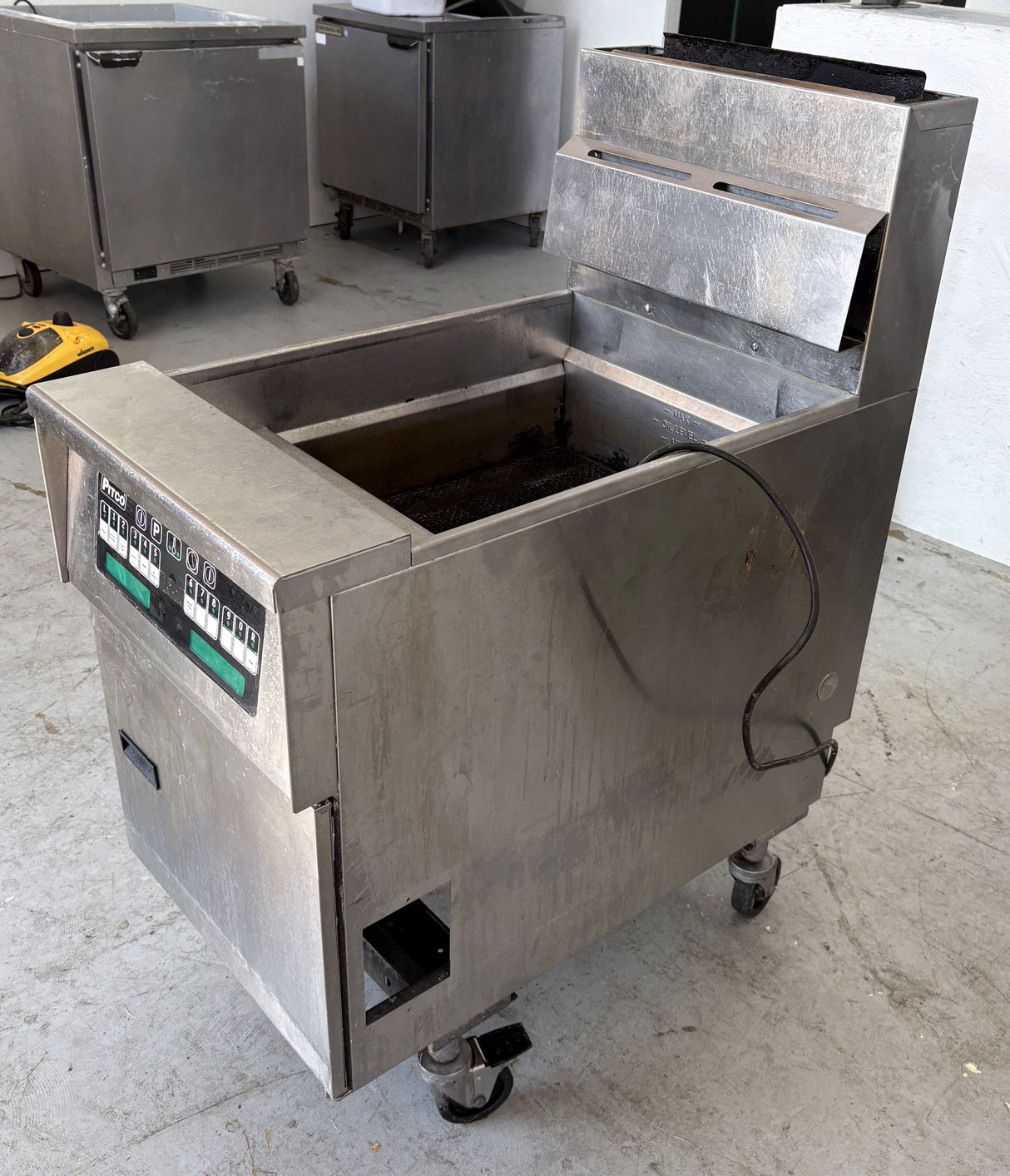 Pitco. 75lbs VAT floor model with control board. Natural Gas.