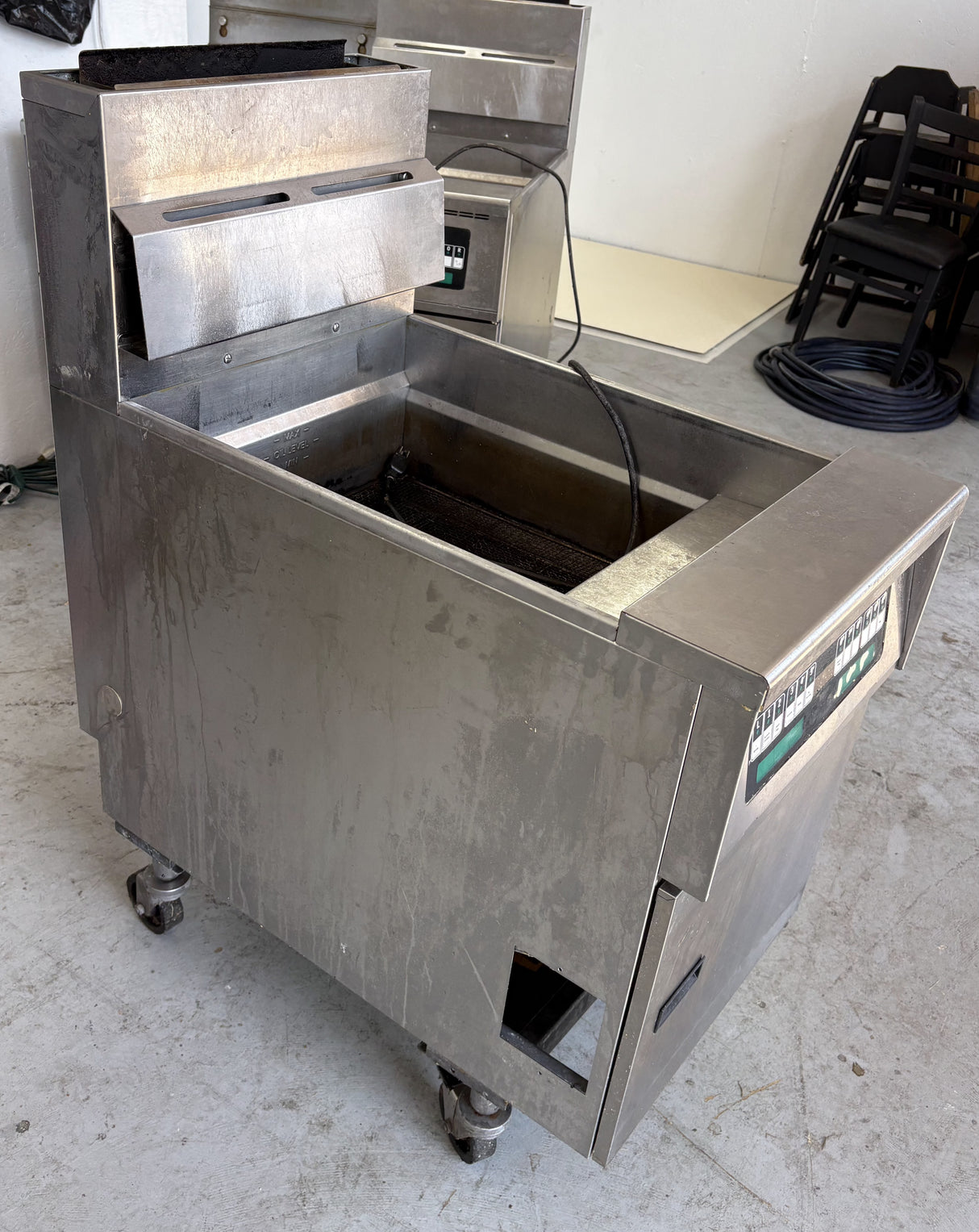 Pitco. 75lbs VAT floor model with control board. Natural Gas.
